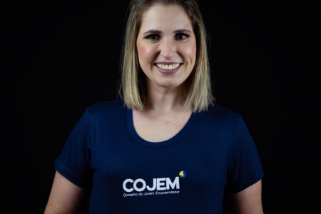 Presidente da gestão 2024/2025, jornalista Jaqueline Galvão: “O Cojem é um espaço de crescimento mútuo e aprendizado contínuo, fundamental para a formação de líderes empresariais capacitados e preparados para os desafios do mercado”.