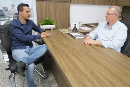 Reunião entre o vice-presidente da Câmara, Ronaldo Pohl, e o presidente da Acimacar, Gerson Froehner