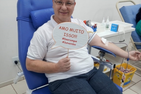 Presidente da Acimacar, Gerson Jair Froehner em doação no Banco de Sangue de Toledo